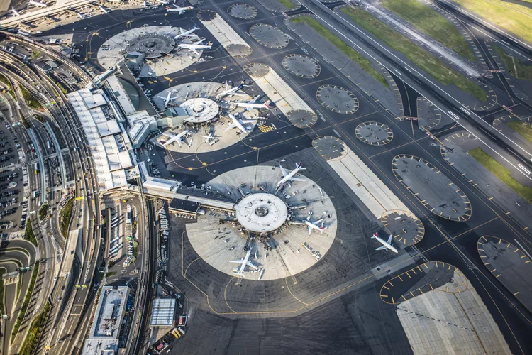 Newark Liberty International Airport (EWR) - TiLimousine chauffeur service